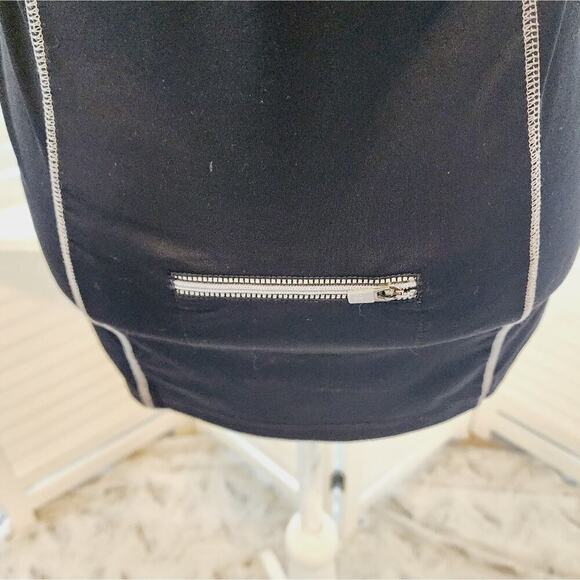 ATHLETA BLACK WHITE LONG SLEEVE  SIZE MED - Picture 3 of 6